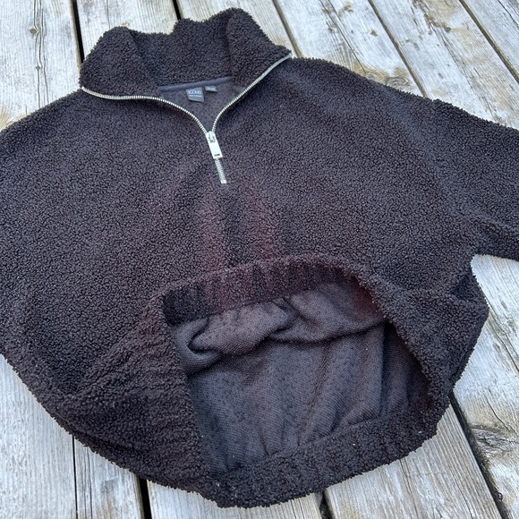 Icône⎪Black Quarter Zip Plush Sweater - Picture 7 of 10